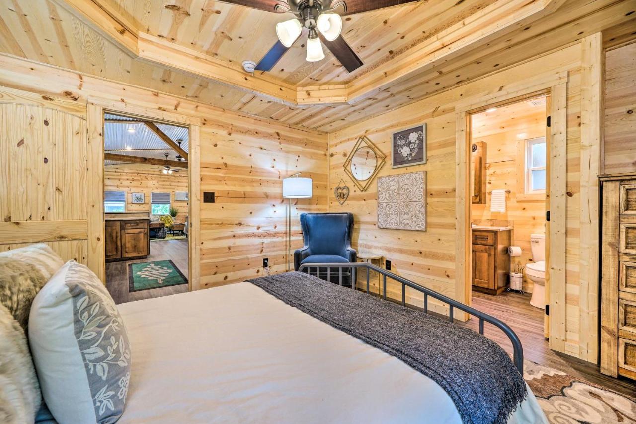 Stylish Cabin By Beavers Bend Hot Tub And Fire Pit Broken Bow Εξωτερικό φωτογραφία